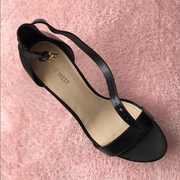 Black shoes - Picture 2 of 3